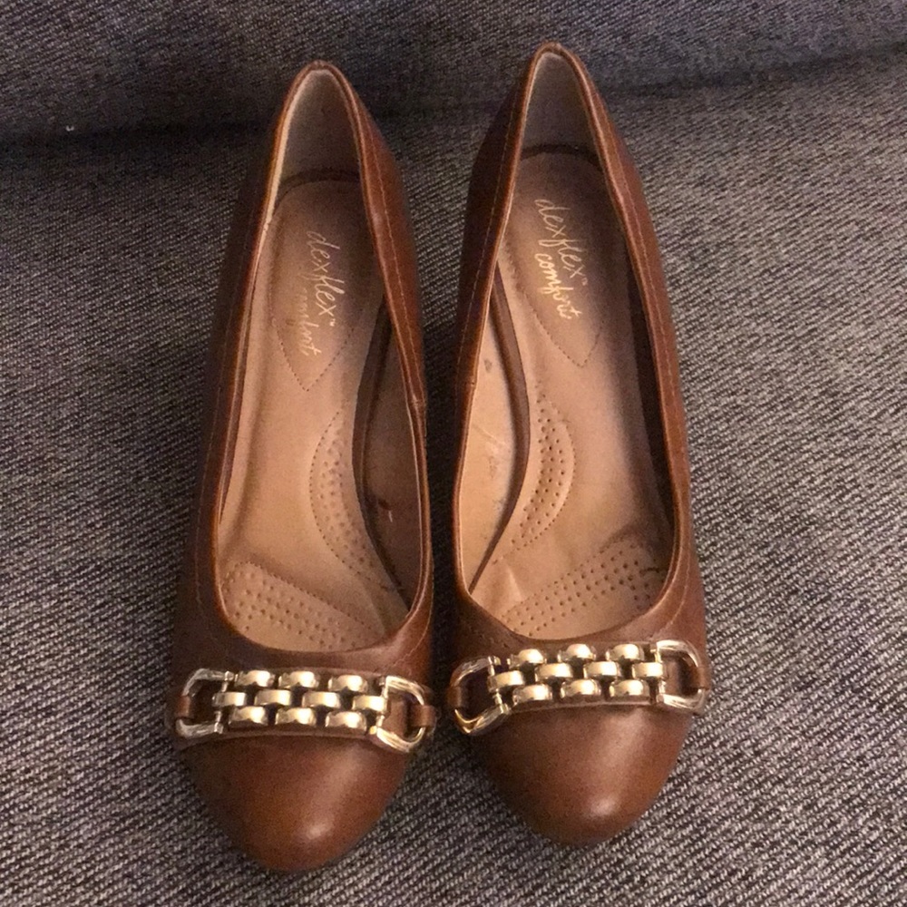 Dexflex brown faux leather wedge with chain detail